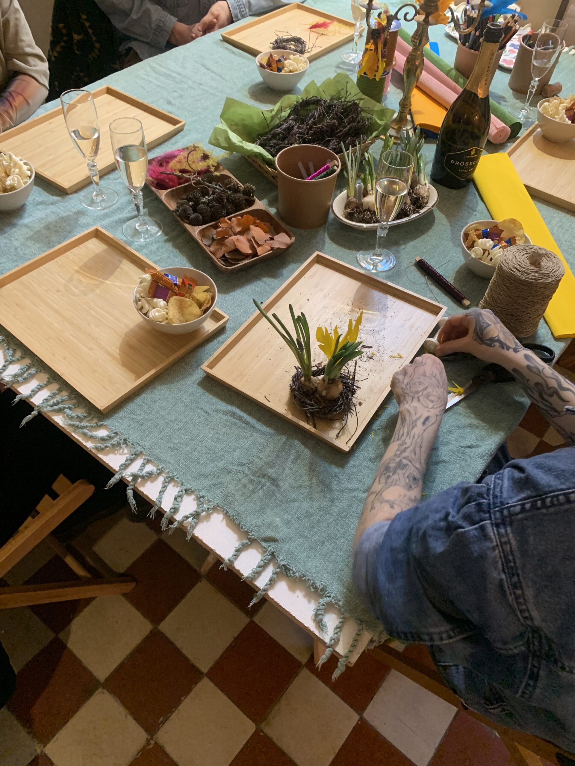 Fritt skapande på after work-AW njut & Skapa-Presentmakeriet