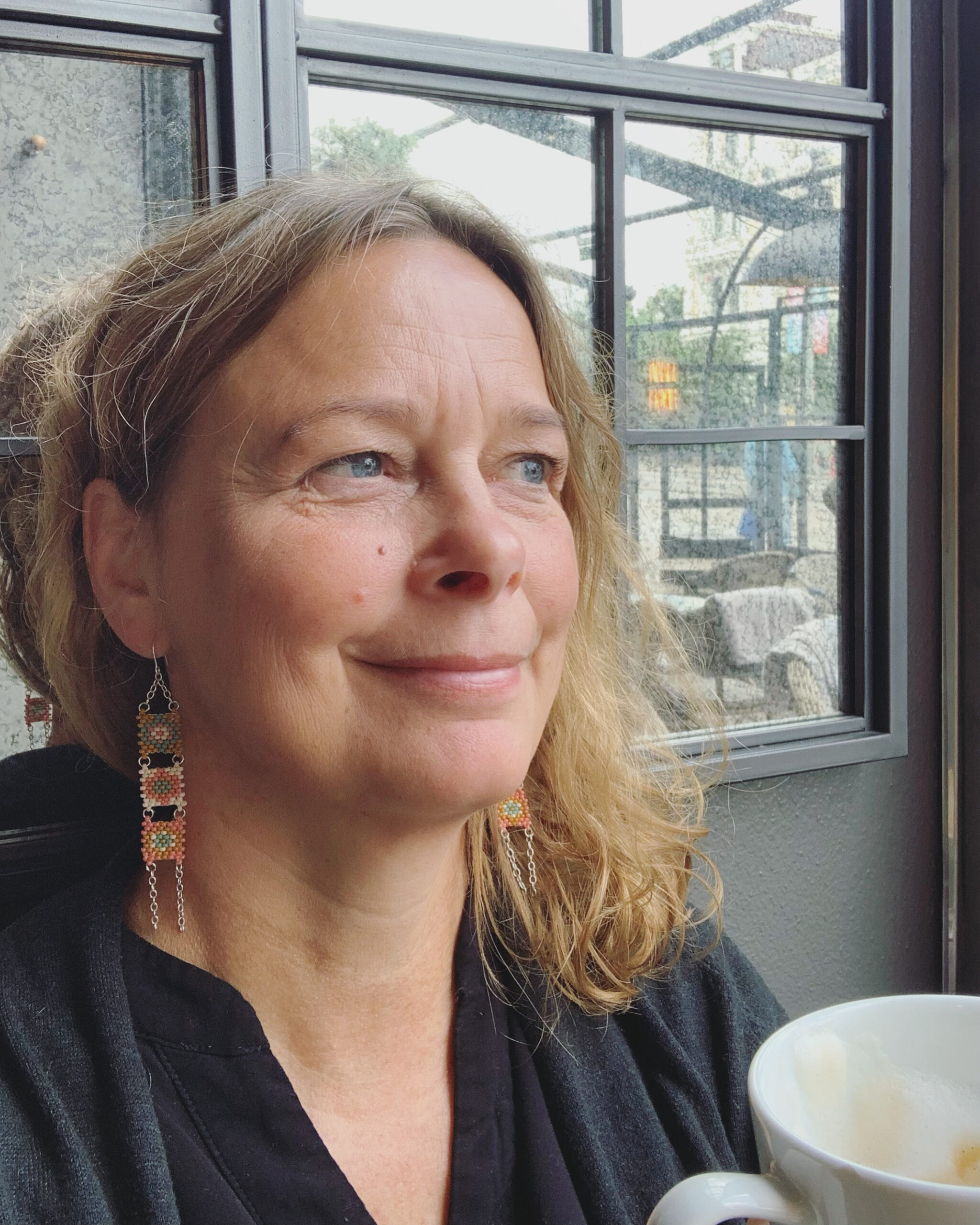 Porträttbild-Elin Örnebring-MoLaja Design-Om oss-Presentmakeriet Porträttbild på Elin Örnebring, grundaren och visionären bakom Presentmakeriet